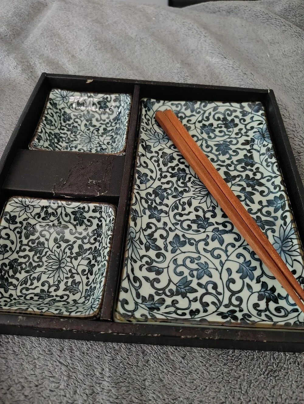 Kanesada 40Blue and White Floral Sushi Set with Wooden Chopsticks